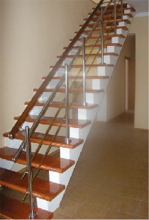 Лестницы из дуба с металлом и стеклом